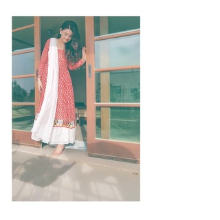 Zara Abbas feet photo 1
