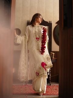 Zara Abbas feet photo 8