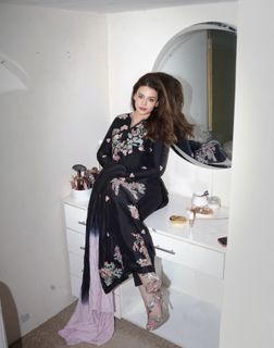 Zara Abbas feet photo 2