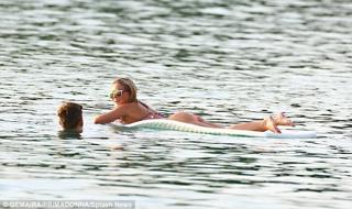 Zara Holland feet photo 6