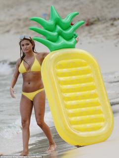 Zara Holland feet photo 5