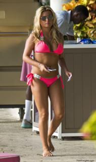 Zara Holland feet photo 8