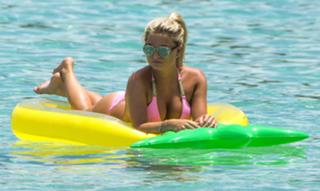 Zara Holland feet photo 5