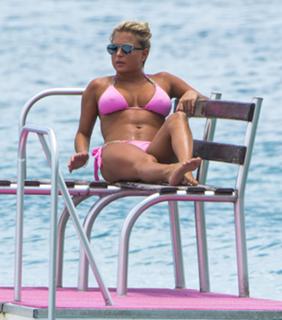 Zara Holland feet photo 17