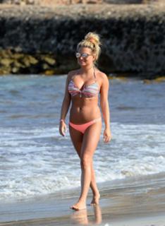 Zara Holland feet photo 7