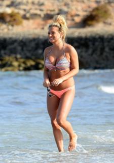 Zara Holland feet photo 6