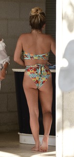 Zara Holland feet photo 17