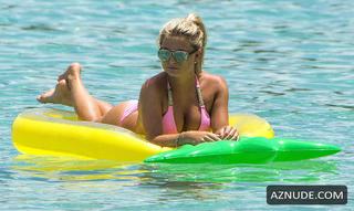 Zara Holland feet photo 14