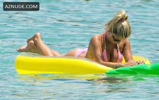 Zara Holland feet photo 13