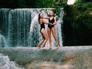 Zara Larsson feet photo thumbnail