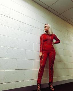 Zara Larsson feet photo thumbnail