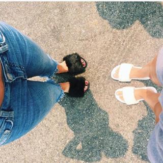 Zara Larsson feet photo thumbnail