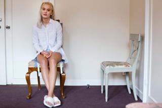 Zara Larsson feet photo thumbnail