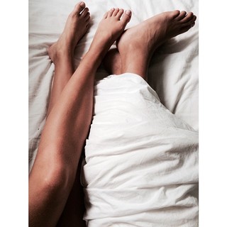 Zara Larsson feet photo thumbnail