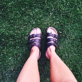 Zara Larsson feet photo thumbnail