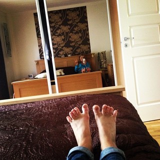 Zara Larsson feet photo thumbnail