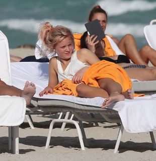 Zara Larsson feet photo thumbnail
