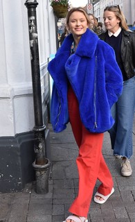 Zara Larsson feet photo thumbnail