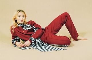 Zara Larsson feet photo thumbnail