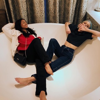Zara Larsson feet photo thumbnail