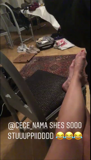 Zara Larsson feet photo thumbnail
