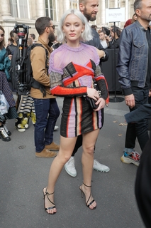 Zara Larsson feet photo thumbnail