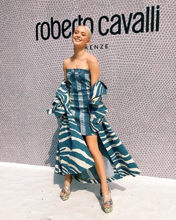 Zara Larsson feet photo thumbnail