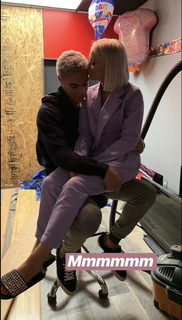Zara Larsson feet photo thumbnail