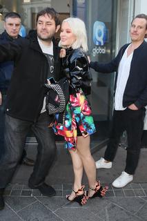 Zara Larsson feet photo thumbnail