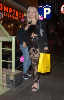 Zara Larsson feet photo thumbnail