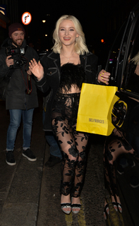 Zara Larsson feet photo thumbnail