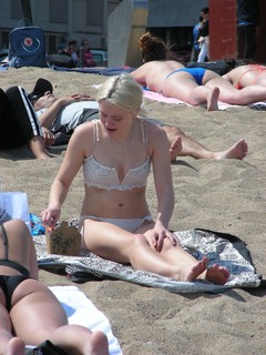 Zara Larsson feet photo thumbnail