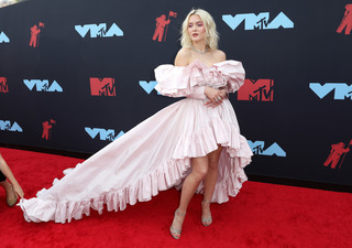 Zara Larsson feet photo thumbnail