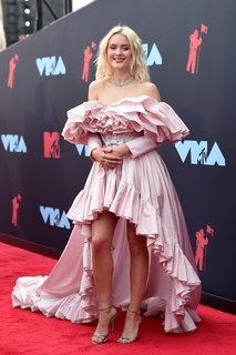 Zara Larsson feet photo thumbnail