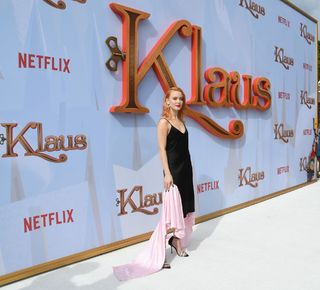 Zara Larsson feet photo thumbnail