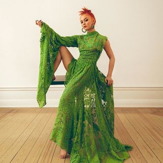 Zara Larsson feet photo thumbnail