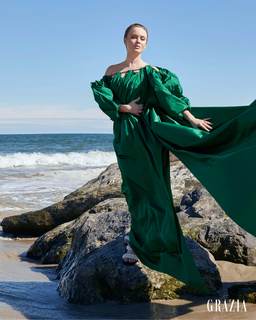 Zara Larsson feet photo thumbnail