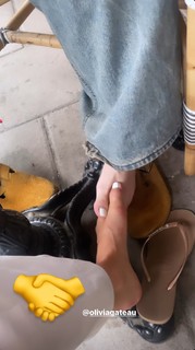 Zara Larsson feet photo thumbnail