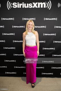 Zara Larsson feet photo thumbnail
