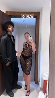 Zara Larsson feet photo thumbnail