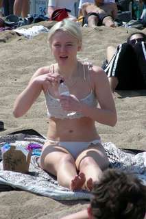 Zara Larsson feet photo thumbnail