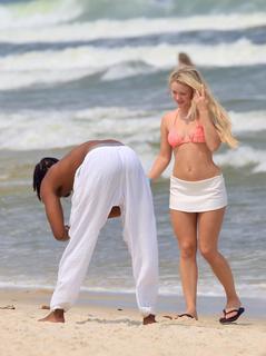 Zara Larsson feet photo thumbnail