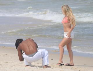 Zara Larsson feet photo thumbnail