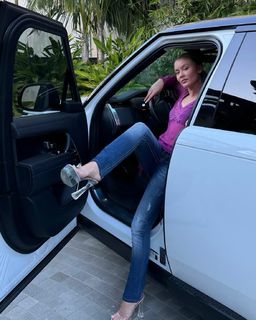 Zara Larsson feet photo thumbnail
