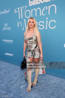Zara Larsson feet photo thumbnail