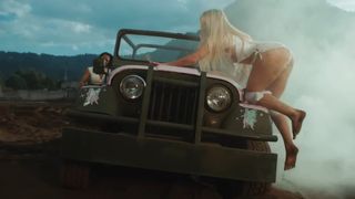 Zara Larsson feet photo thumbnail