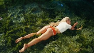 Zara Larsson feet photo thumbnail