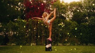 Zara Larsson feet photo thumbnail