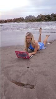 Zara Larsson feet photo thumbnail