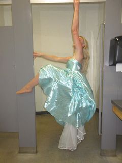 Zara Larsson feet photo thumbnail